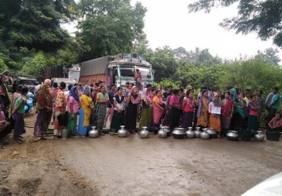 National Highway Blocked by Locals at Atharomura in Protest against Water Crisis